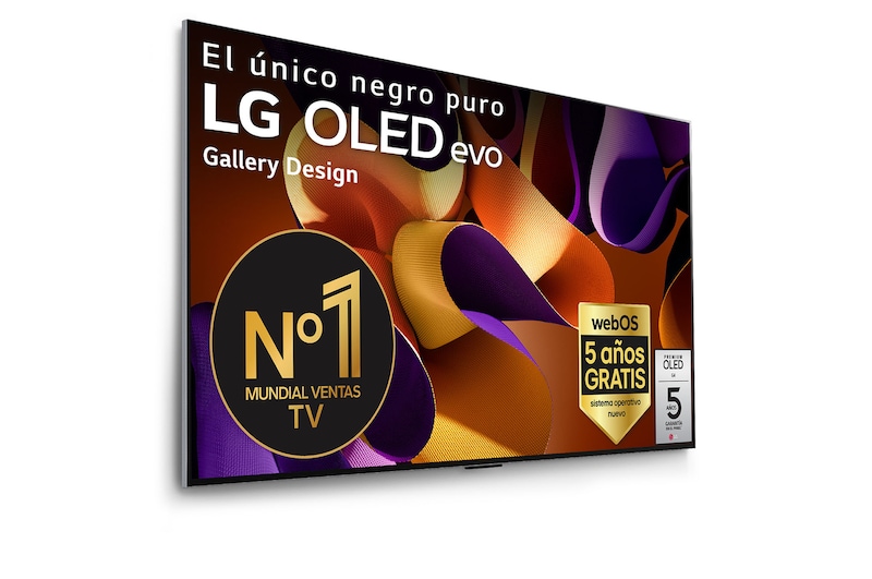 Vista frontal de un LG OLED evo AI TV, OLED G4, con el emblema “11 Years of world number 1 OLED”, el logotipo del programa webOS Re:New Program y el logotipo de la Garantía de 5 años en pantalla con la barra de sonido debajo