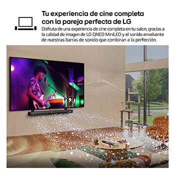 Una niña y un perro están sentados frente a un televisor LG QNED TV montado en una pared con una barra de sonido LG Soundbar. En pantalla muestra a tres elefantes caminando hacia adelante. El título hace referencia a cómo cada acción es más emocionante en una pantalla gigante.