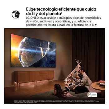 Una niña y un perro están sentados frente a un televisor LG QNED TV montado en una pared con una barra de sonido LG Soundbar. En pantalla muestra a tres elefantes caminando hacia adelante. El título hace referencia a cómo cada acción es más emocionante en una pantalla gigante.