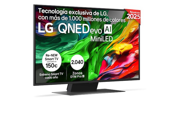 Vista lateral ligeramente inclinada hacia la derecha del televisor LG QNED evo