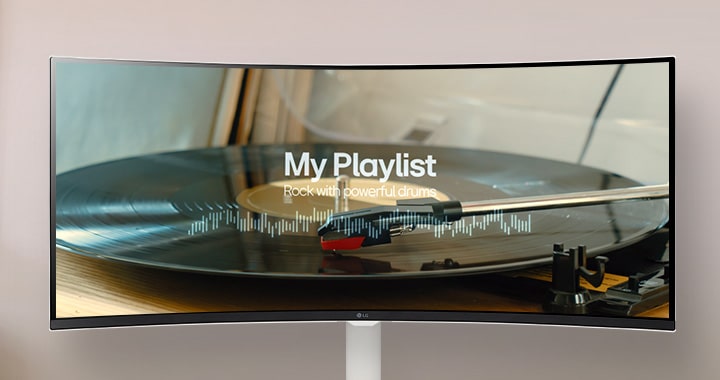 El video muestra la pantalla de webOS controlada por un teclado y un ratón.