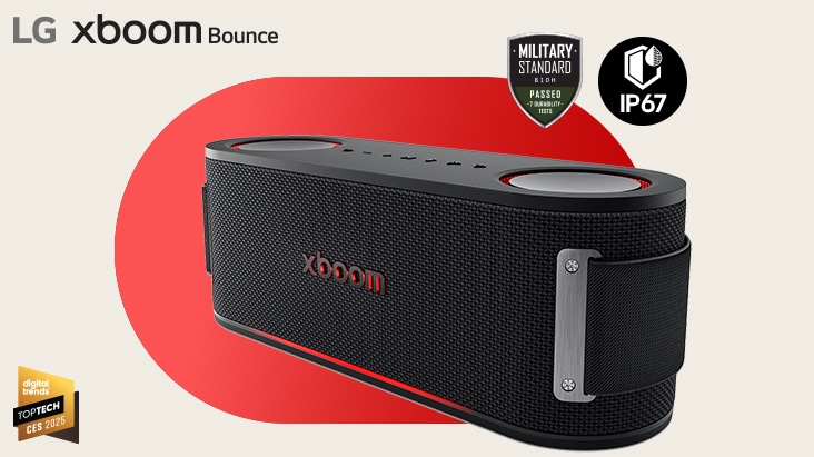 El xboom Bounce está colocado en posición diagonal sobre un fondo rojo. A la derecha, arriba, están los logos de estándar militar e IP67, mientras que en la esquina inferior izquierda está el logo del premio Digital Trend.