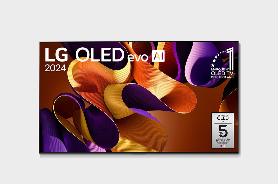 Vue de face avec la TV OLED evo LG, OLED G4, emblème OLED numéro 1 dans le monde pendant 11 ans et logo de la garantie de panneau de 5 ans à l’écran.