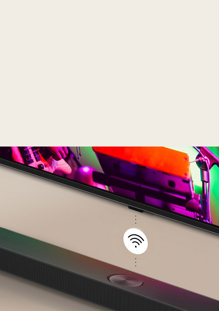 Le TV LG et la barre de son LG*** installés sur le mur avec un graphique du symbole Wi-Fi en blanc au milieu.