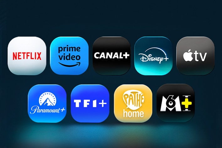 Les logos des applications Netflix, Prime Video, Disney+ et Apple TV sont côte à côte face à un fond d’écran bleu. 