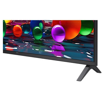 LG TV avec un écran d’une taille impressionnante fixé sur un mur au-dessus d’une LG Soundbar dans un salon au style moderne.