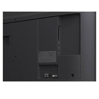 Gros plan d’une LG TV montrant le fonctionnement de la recherche par IA, AI Search. Une petite fenêtre de chat est ouverte, montrant comment l’utilisateur a demandé les jeux de sport disponibles. La recherche par IA a répondu par chat et en montrant des vignettes des contenus disponibles. On voit aussi une invite à faire une demande à Microsoft Copilot.