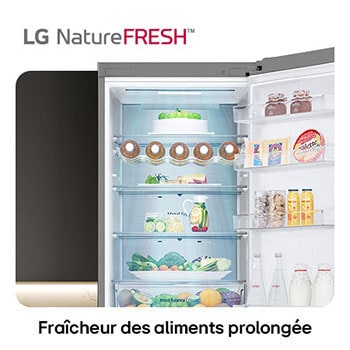 Réfrigérateur-congélateur LG GBF7272DPY illustre l'intérieur NatureFRESH avec porte-bouteilles et bacs à légumes para une fraîcheur longue durée.