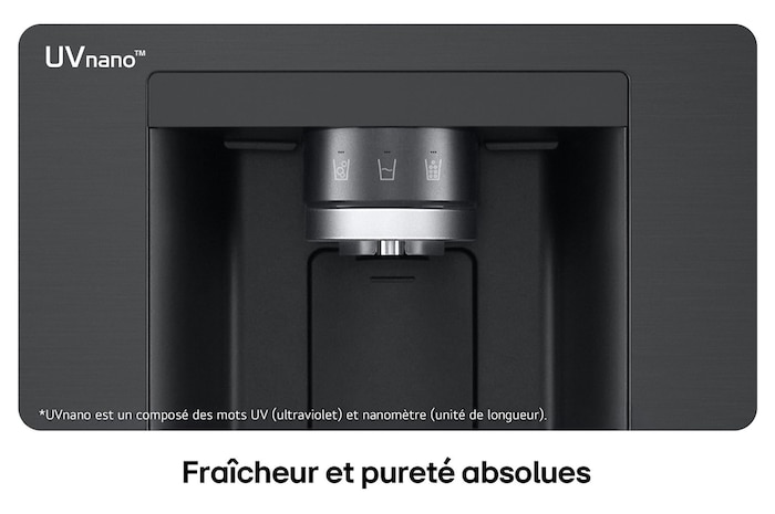 Gros plan du distributeur d'eau du Réfrigérateur Multi-Portes LG GMG860EPBE noir, illustrant la technologie UVnano™ qui utilise la lumière UV pour nettoyer l'embout.