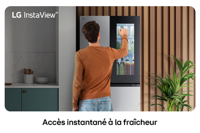 Réfrigérateur Multi-Portes LG GMG860MBBE au fini acier inoxydable, présentant la technologie InstaView™ Door-in-Door® où une personne prend une boisson sans ouvrir le compartiment principal.