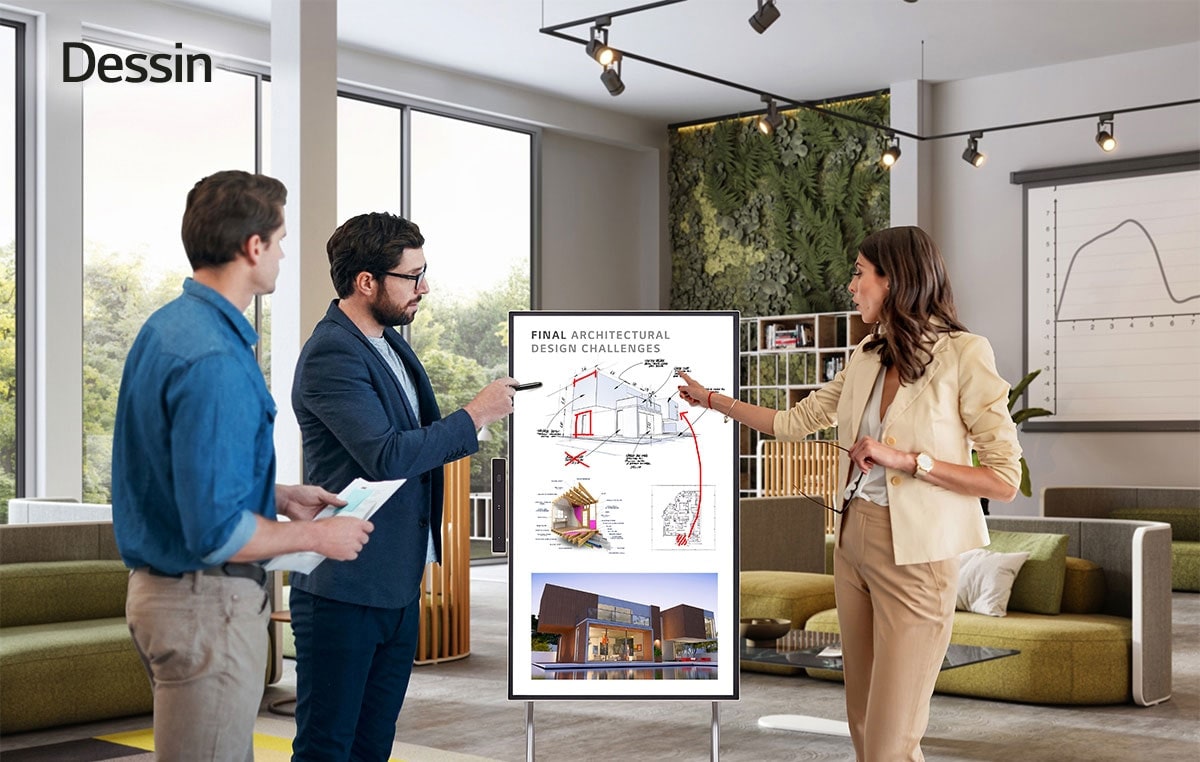 Plusieurs personnes conversent et partagent leurs idées à l’aide du One:Quick Flex de LG. Une personne prend des notes sur les données affichées sur l’écran du One:Quick Flex à l’aide d’un stylet tactile dédié. L’image envoyée à partir du LG One:Quick Flex s’affiche sur le téléphone portable d’une femme.