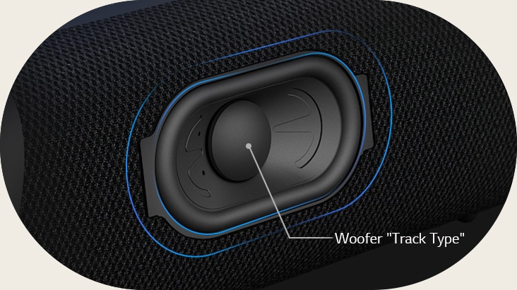 Vue en diagonale de la LG XBOOM Go XG5 avec son woofer track type.