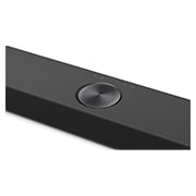 Vue inclinée du dessus du canal central à rayonnement par le haut de la LG Soundbar S90TY