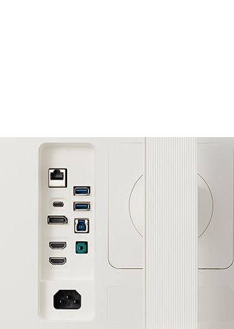 USB Type-C, RJ45, et différents ports.