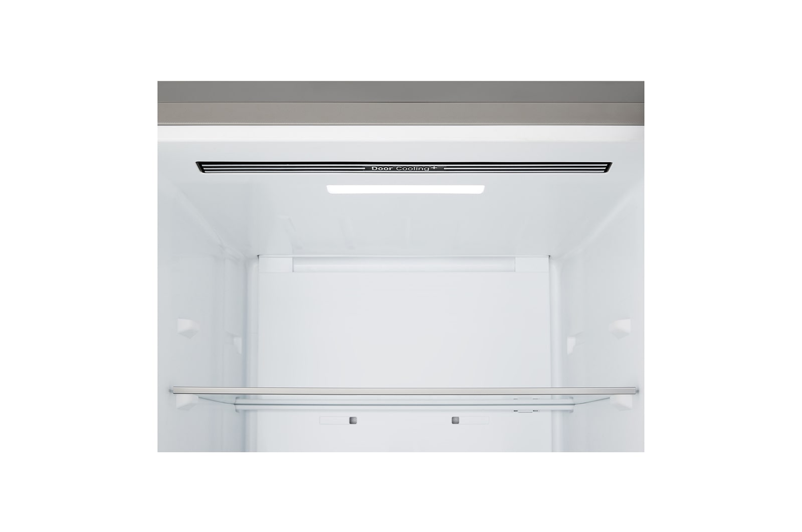 Congélateur bas LG (gbbsj20dpy) dans un espace de vie avec vue nocturne sur la ville superposée avec un graphique en mode Économie de l’IA et un graphique énergétique fluctuant