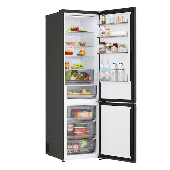 Réfrigérateur congélateur LG (gbbsj20dpy) intégré dans une armoire marron foncé avec fenêtre et canapé à gauche et évier à droite
