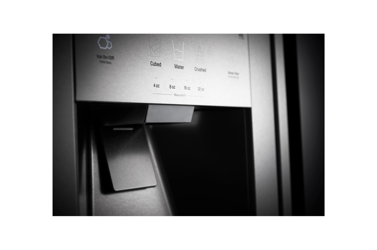 LG SIGNATURE : Réfrigérateur 4 portes | 643 L | Instaview Door-in-Door ® | Ouverture de porte automatique | Wi-Fi Eclipse Display™ | Tiroirs automatiques | Design graphite, LG LSR100