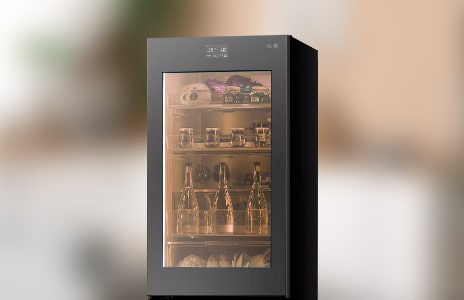 Image d’un réfrigérateur avec vue de l’intérieur du haut du réfrigérateur.
