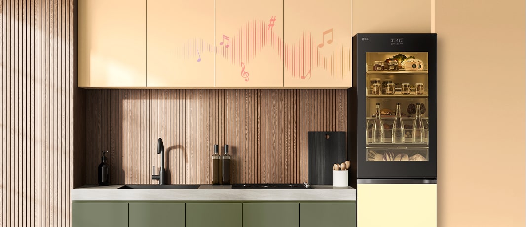 Un réfrigérateur avec de la musique et une image de cuisine de couleur jaune.
