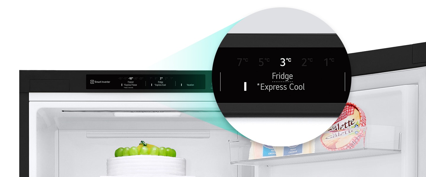 Gros plan sur le bouton de refroidissement express situé en haut du réfrigérateur.