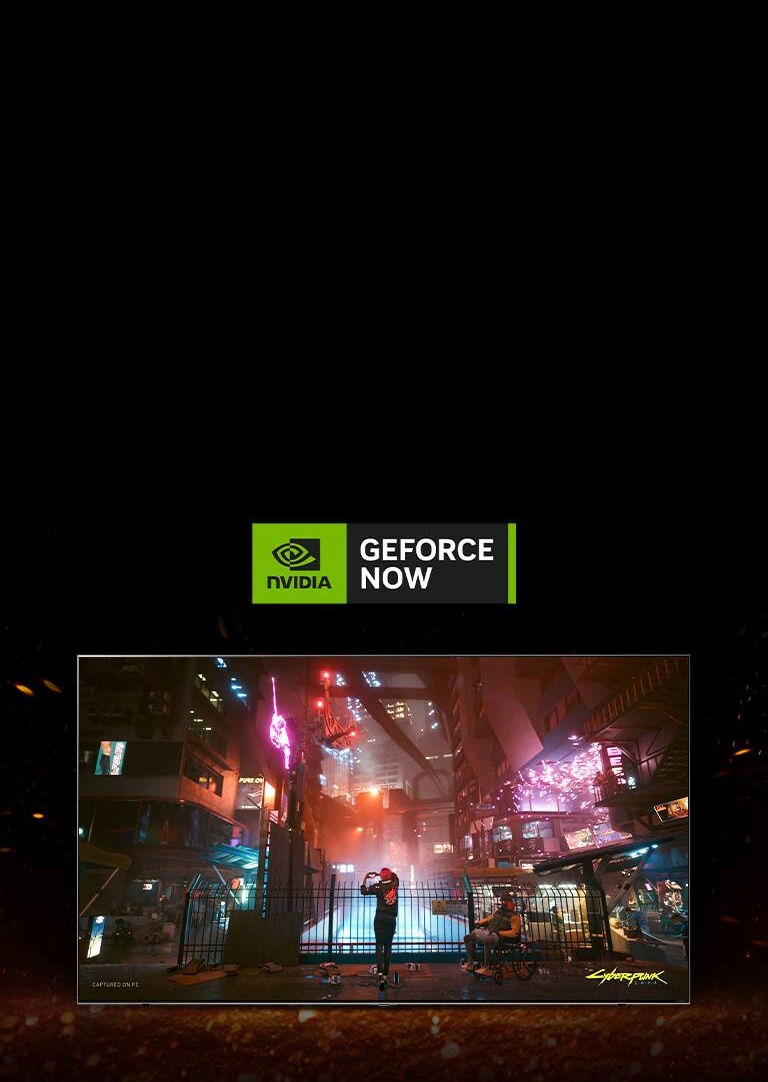 Des flammes jaillissent autour du téléviseur et on peut voir l’écran du jeu Cyberpunk. Un logo GeForce NOW se trouve en haut du téléviseur.