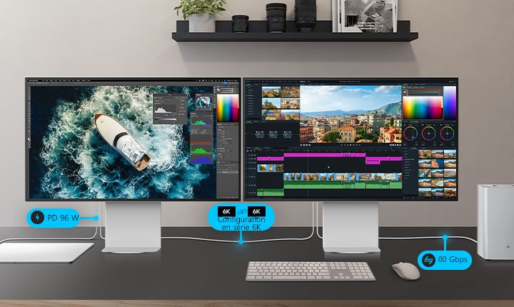 Deux moniteurs UltraFine sont placés avec les écrans du programme à côté d’un ordinateur portable et d’un espace de stockage, connectés avec des câbles montrant sa multiconnectivité.