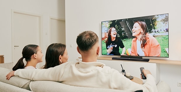 Image représentant des personnes et des appareils électroménagers LG