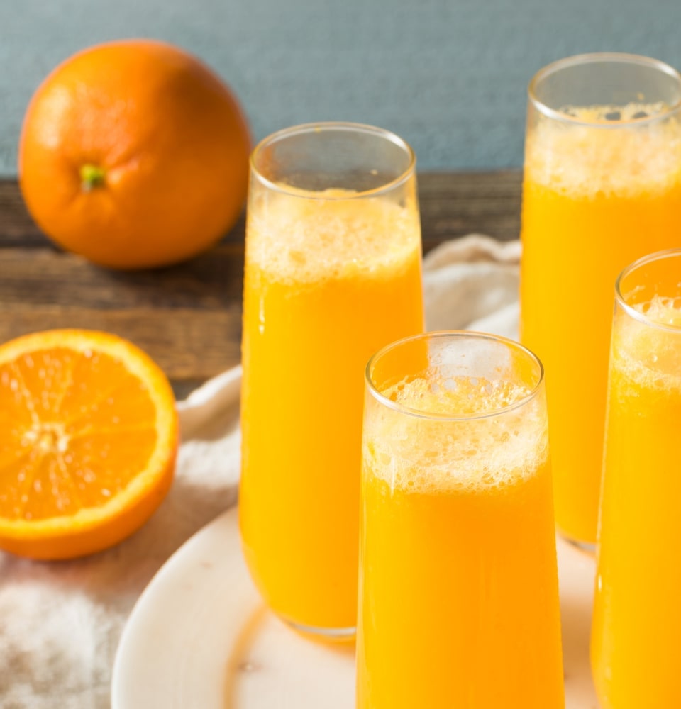 Des boissons fraîches en oranges.
