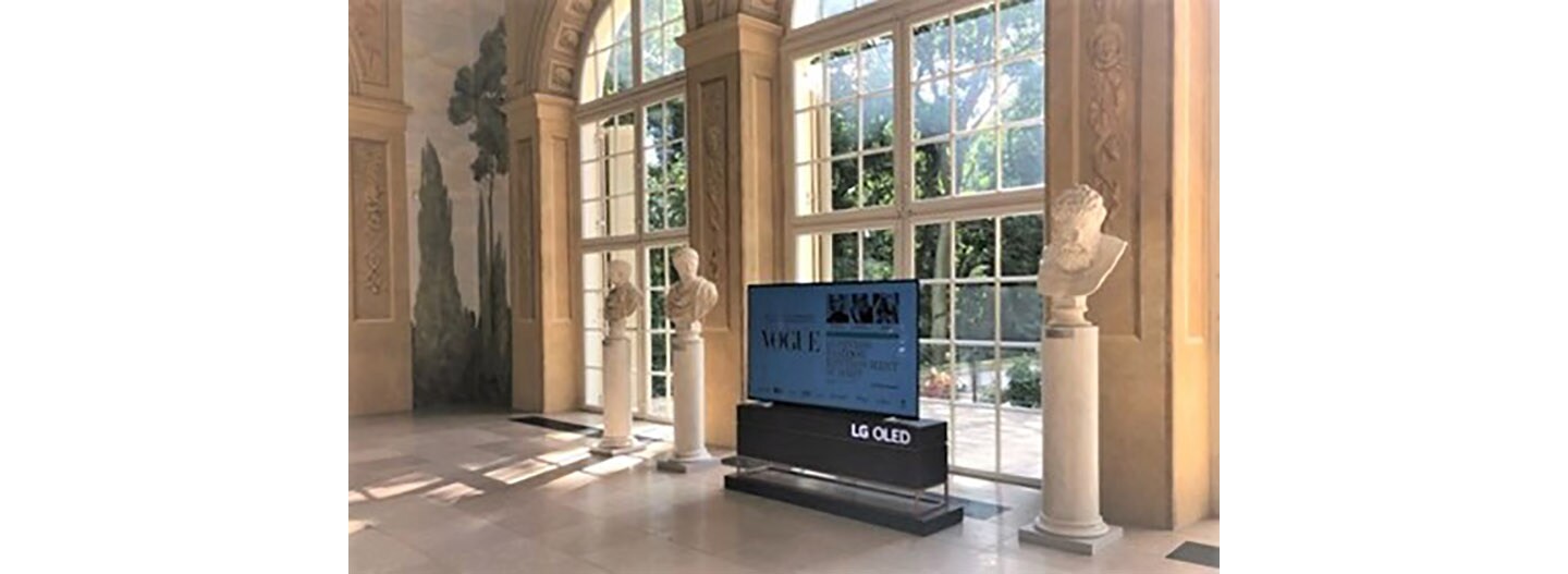 LG OLED TV displayed between 3 portrait busts inside the classic antique hall where the BFE Summit was held this year. 