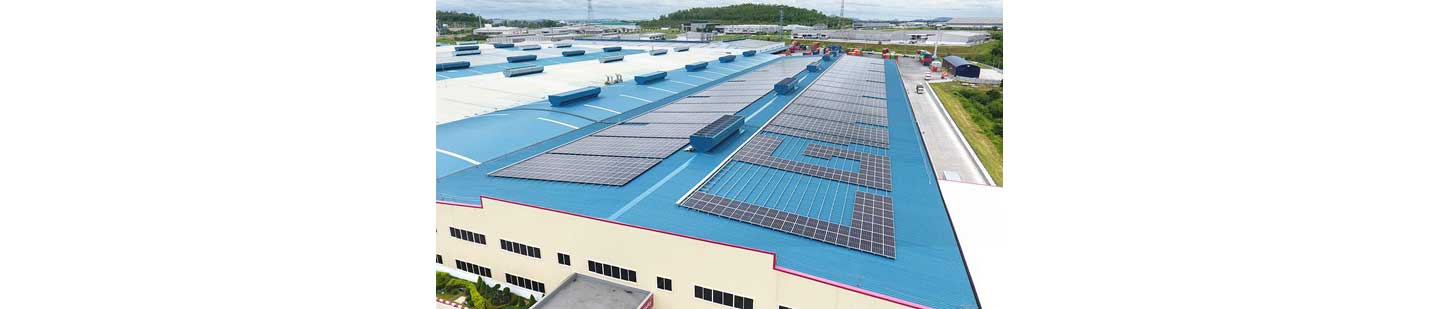 A close-up view of the LG solar panels installed on the roof of LG’s Rayong plant in Thailand.