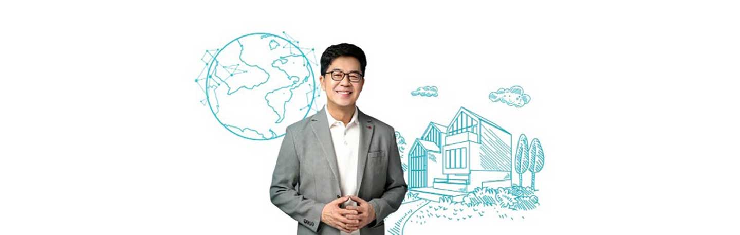 LG’s president & CTO Dr. I.P. Park standing in front of an illustration of the LG ThinQ Home