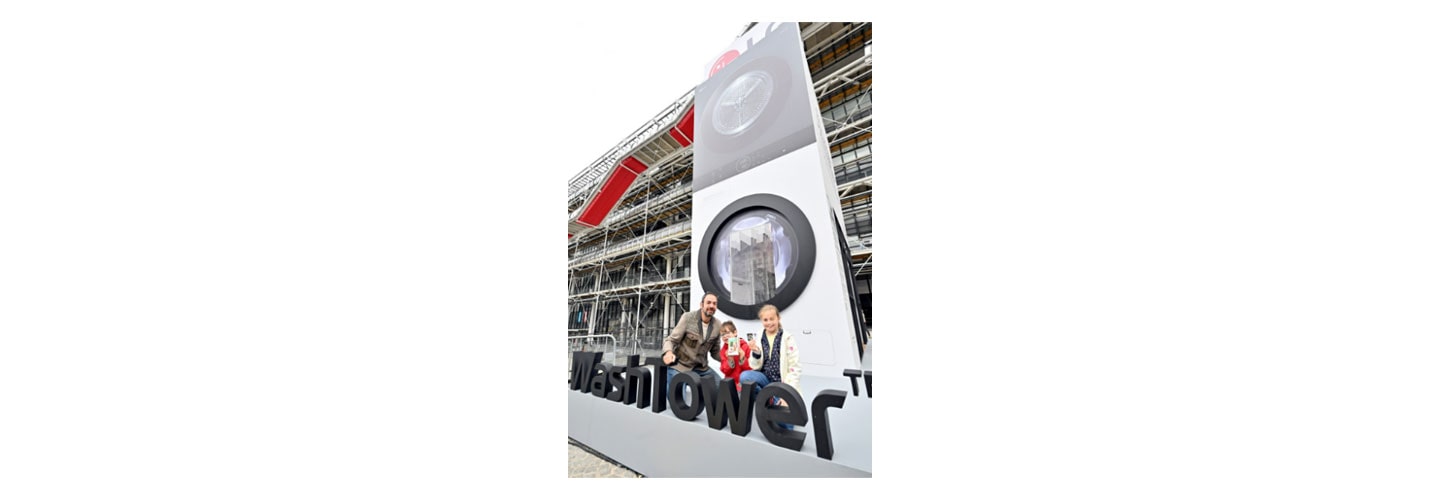 A Giant LG WashTower to Capture the Eyes of Parisians