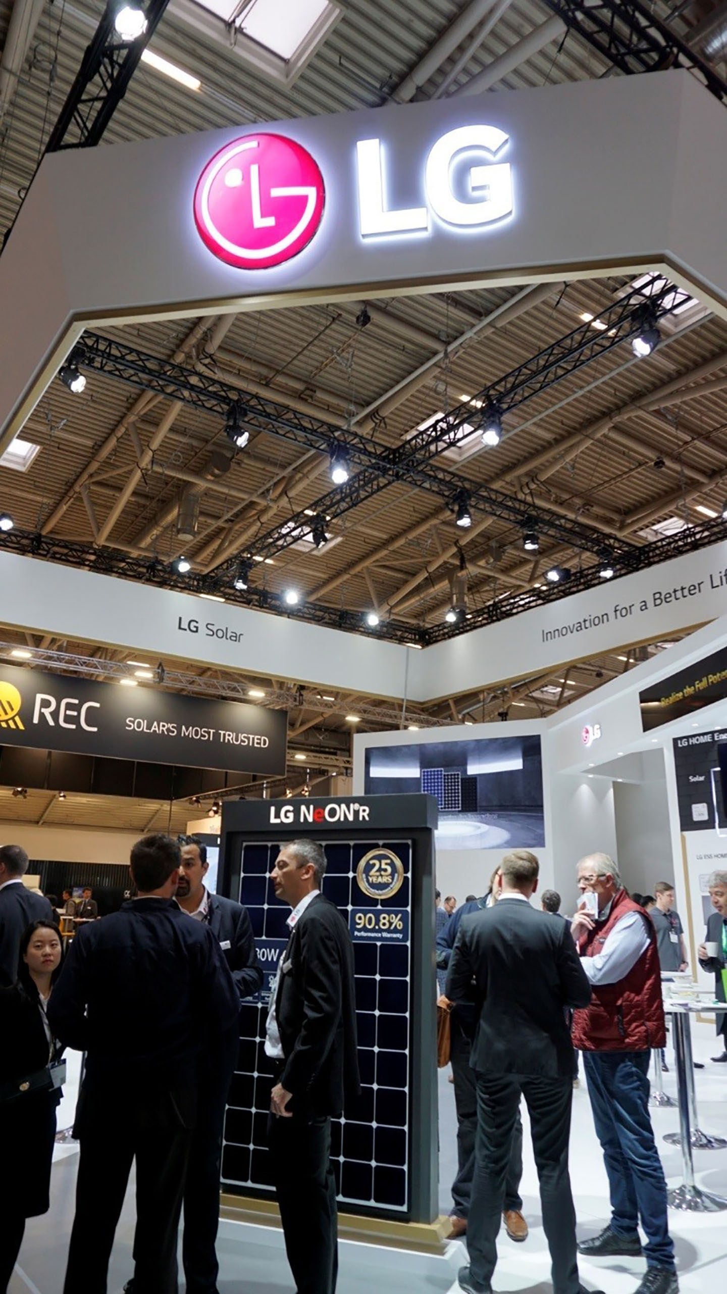 LG BRINGS SOLAR TECH EXPERTISE TO EAGER EUROPEAN AUDIENCE