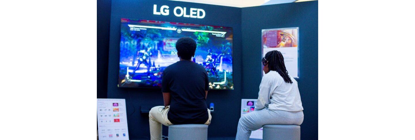 Participants of the PSG FIFA Fan Fest 2021 League playing against each other on the studio’s LG OLED TV.