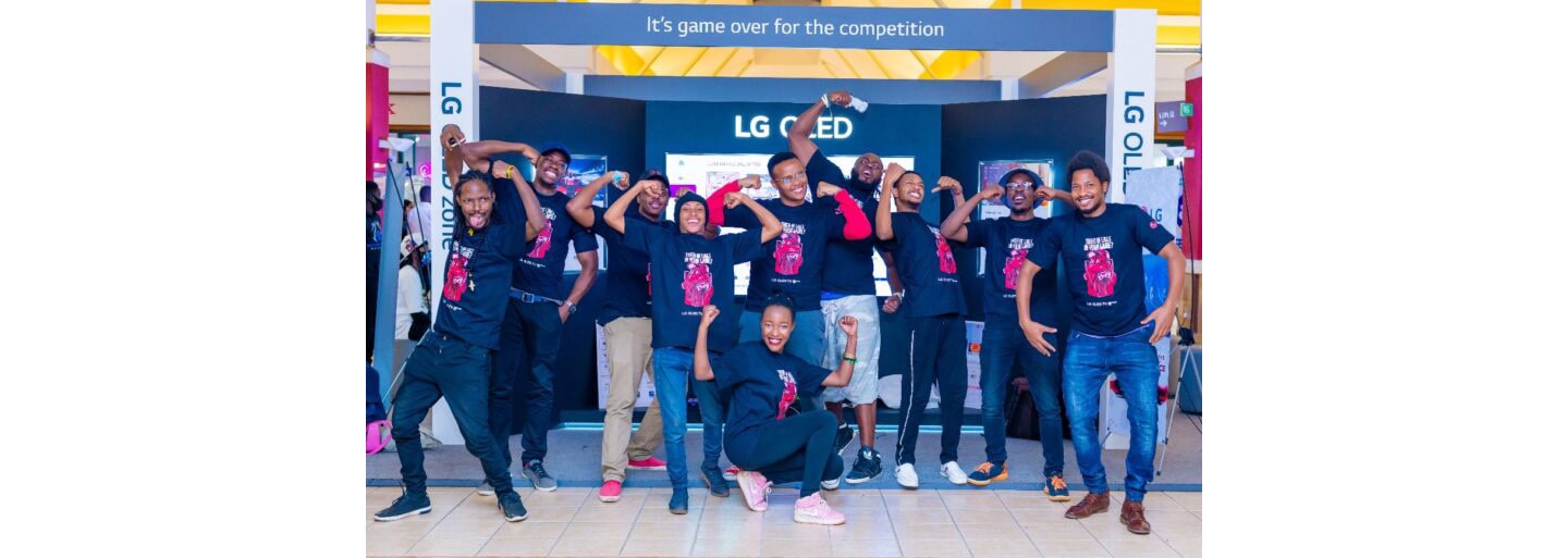 The PSG FIFA Fan Fest 2021 League’s staff members posing in front of the LG LED Zone.