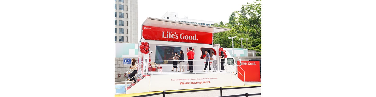 First ‘Life’s Good’ Event Brings Smile to Employees