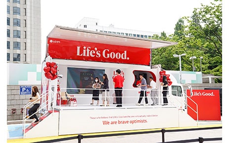 First ‘Life’s Good’ Event Brings Smile to Employees