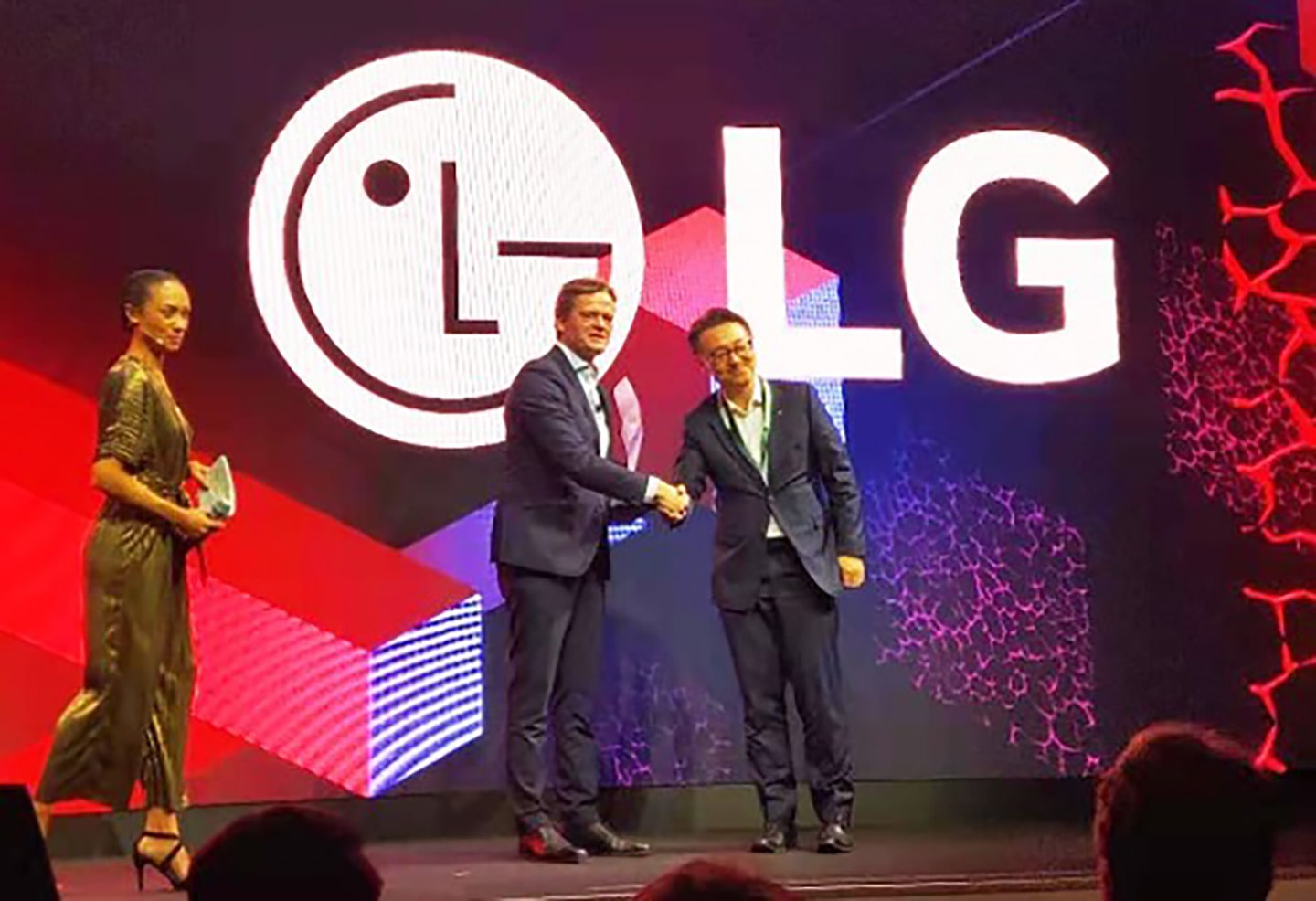 Inspiring Through Innovation: LG Honored at the Daimler Supplier Award ...