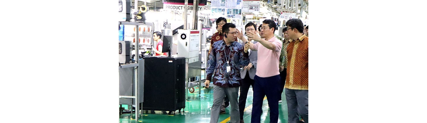 LG CEO Visits Key Production Sites Across Asia