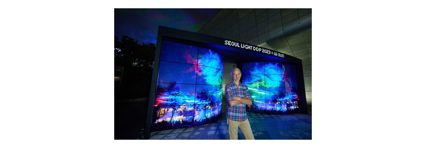 LG OLED Lights up Seoul With Artistic Elegance