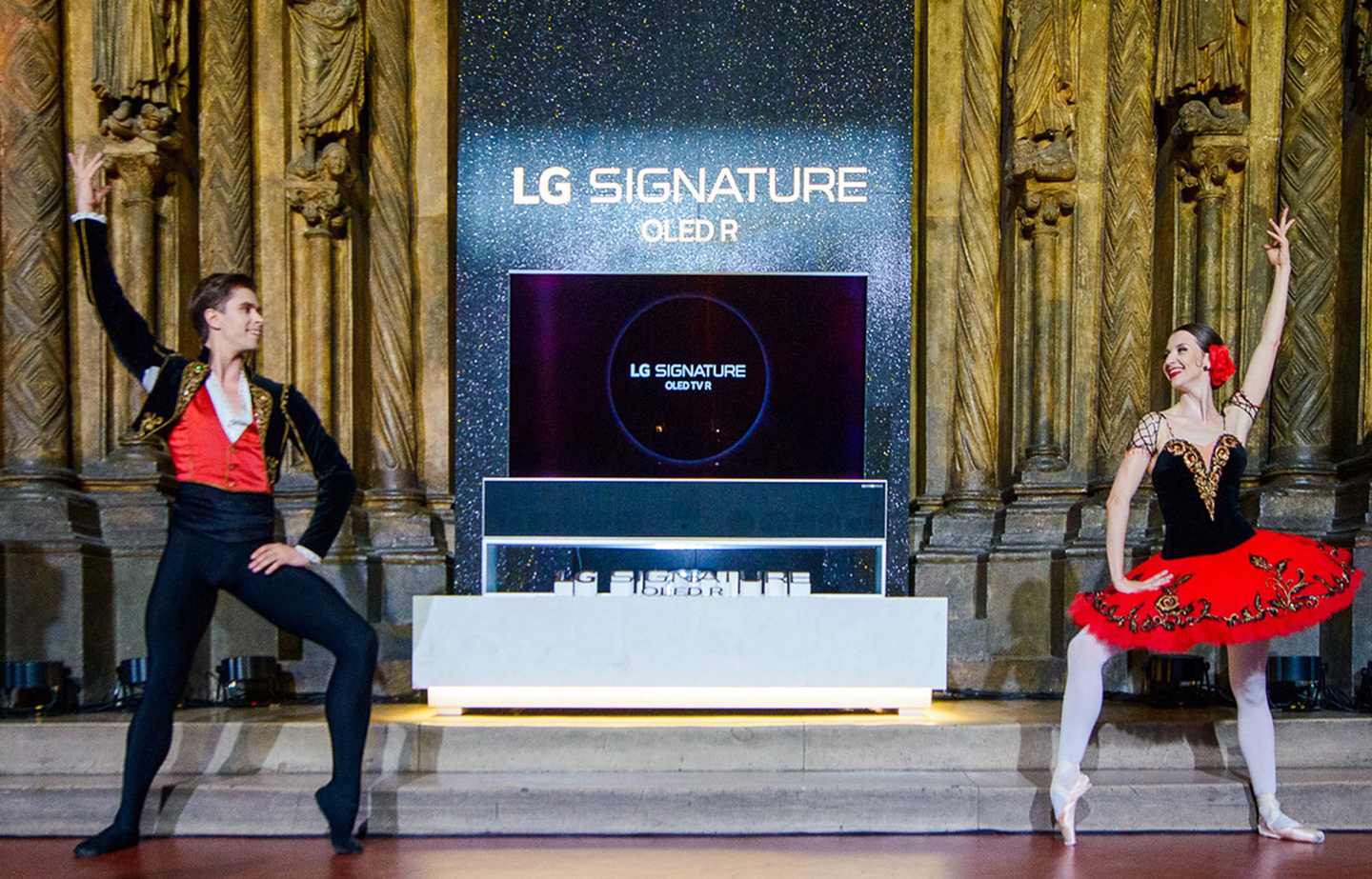 A photo taken during the launch of LG OLED R at the Pushkin Museum with two ballet dancers performing in front of the groundbreaking TV