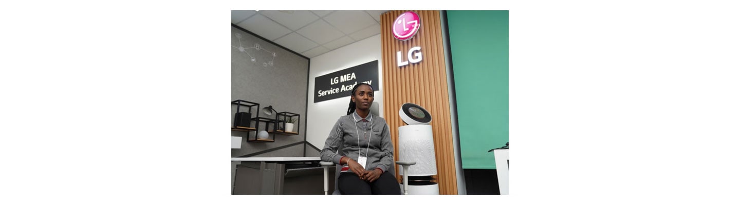 /content/dam/channel/wcms/global/newsroom/lg-story/beyond-news/on-the-job-backed-by-lg-a-young-ethiopian-embarks-on-a-promising-career-in-tech