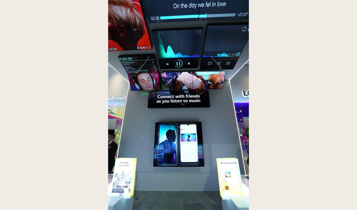 A closer look at LG G8X ThinQ’s and Dual Screen’s CES 2020 zone, with big screens illustrating the multi-tasking prowess of the smartphone duo