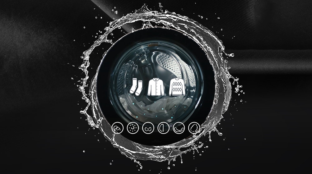 一道水流環繞著洗衣機滾桶，各種衣物圖標漂浮在門中央。 下面有一個 妙手 6 重洗圖標。