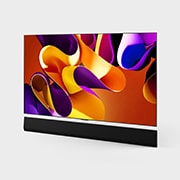 貼合在牆上的 LG OLED evo G4 4K 智能電視稍微傾斜的左側面視圖，而其下方是 Soundbar