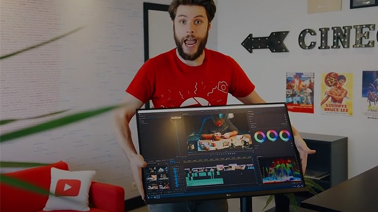 Unbox Therapy, Linus Tech Tips, Cinecom.net, TechSource, Karl Conrad és Dailytekk találkozása az LG Ergo UltraFine Display monitorral.