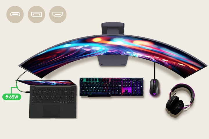 Az íróasztal közepén egy 45 colos gaming monitor látható, körülötte különböző informatikai eszközök vannak elhelyezve.