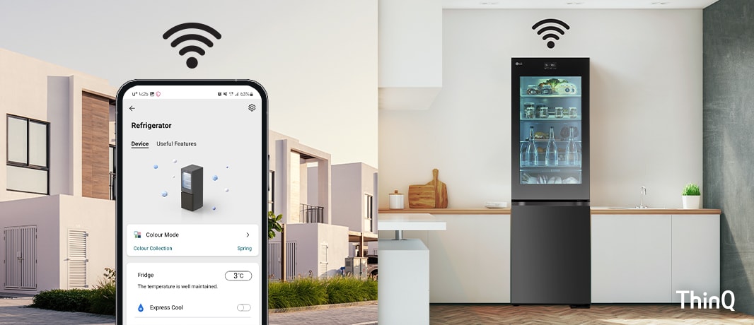 Az osztott kép egyik felén egy okostelefon látható az utcán az LG ThinQ applikáció használata közben, a másik felén egy LG InstaView Alulfagyasztós hűtőszekrény van a konyhában, melyek Wi-Fi-n keresztül csatlakoznak egymáshoz.