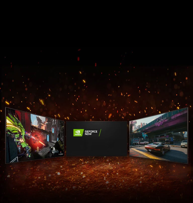 Három TV képe látható. A képernyőn két logó jelenik meg átlósan elrendezve – az NVIDIA GeFORCE NOW logója. A bal oldali TV-n a Splitgate, a jobb oldali TV-n pedig a Cyberpunk 2077 fut.