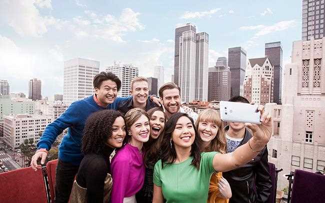 An image of group of taking selfie with new lg g6 smartphone camera